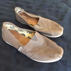 Ash Canvas Women's Classic- Size 7  TOMS